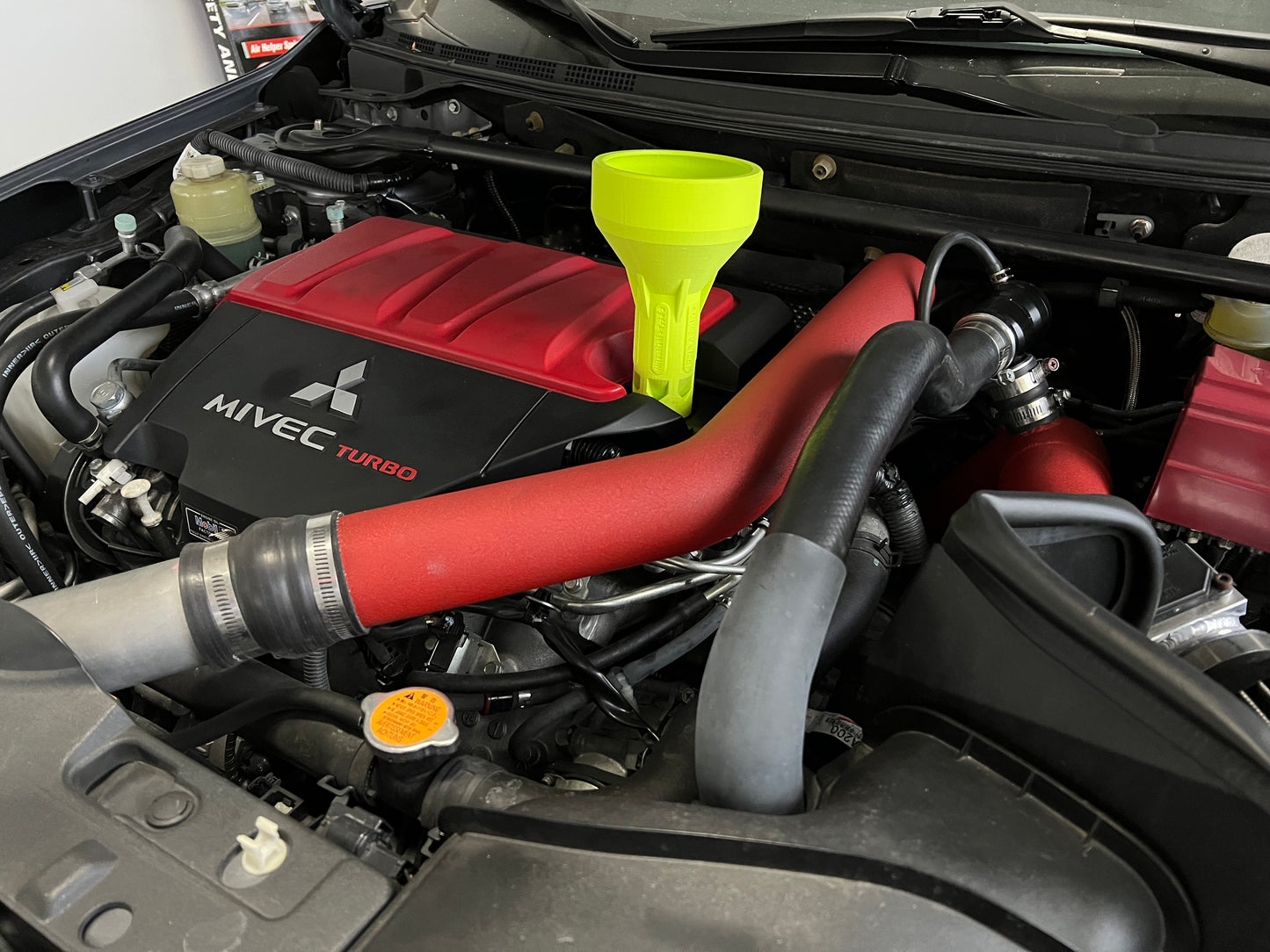 Fancy Speed Pour Oil Funnel (Mitsubishi)